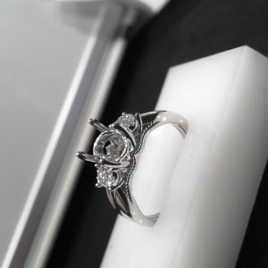 Lady's 14 Karat Engagement Ring Size 7 Semi-mount