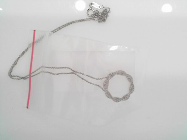 14K WHITE DIAMOND PENDANT 

1/4 TDW EACH