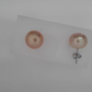 9.5-10mm Cultured pink pearl stud earrings9.5-10mm freshwater cultured pink pearl and sterling silver back and post. The pearl is in button shape with very good luster.