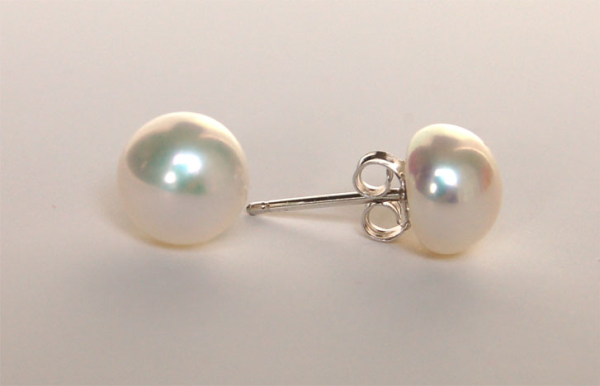 8mm Cultured pearl stud earring - white8mm white cultured freshwater pearl and sterling silver back and post. The pearl is in button shape with very good luster.
