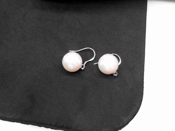 Lady's Pearl Earrings