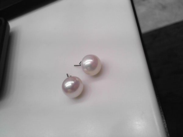 PEARL STUDS