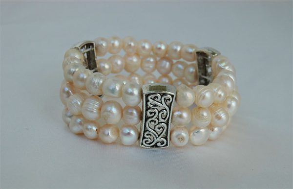 Three strands white pearl bracelet

This three stands stretch bracelet made by 7mm freshwater cultured white pearls, the length is 8 inch.