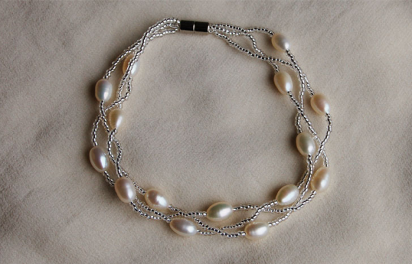 Magnetic Bracelet - 7Mm Cultured White Pearl7Mm 7.5 Inch Cultured Freshwater White Pearls Bracelet With Magnetic Clasp. Matching Necklace Is F023.