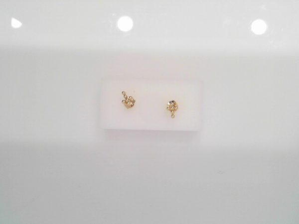 BEAD CROSS STUD EARRINGS 

TOTAL WEIGHT = 0.88 GRAMS