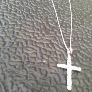 SS ROUND / EMERALD CZ CROSS NECK