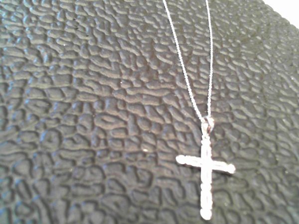 SS ROUND / EMERALD CZ CROSS NECK