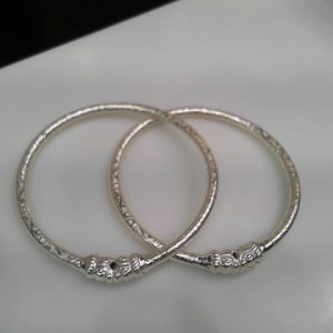 silver bangle8.1 gms