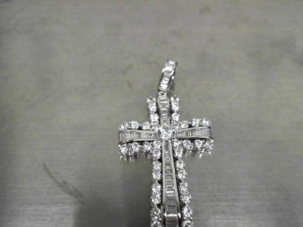 CZ CHARMS  CROSS  9.3 GMS