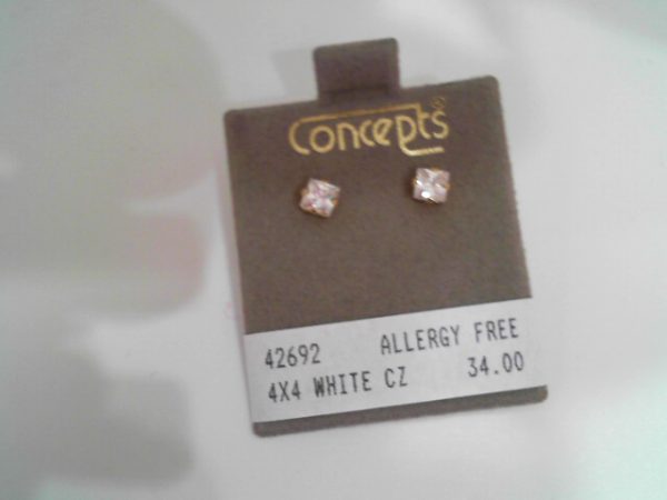 4X4 WHITE CZ