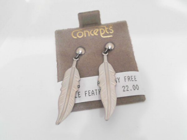 DNGLE FEATHER