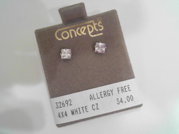 4X4 WHITE CZ