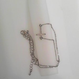 SS PLATE SIDEWAYS CROSS NECK